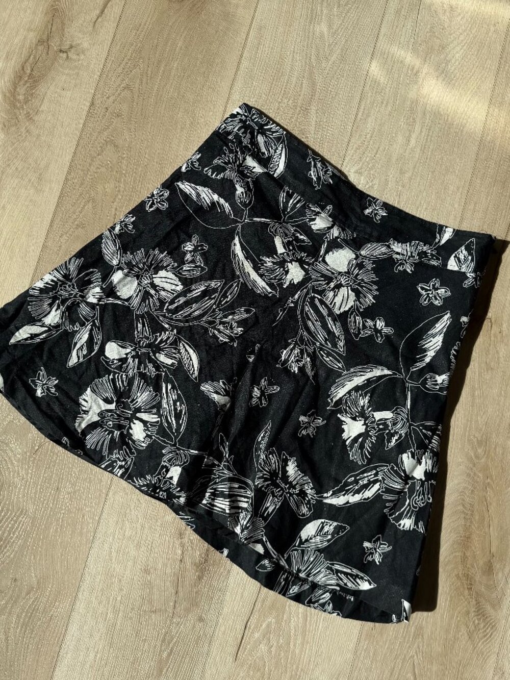 100% Linen Merona Black and white floral linen skirt